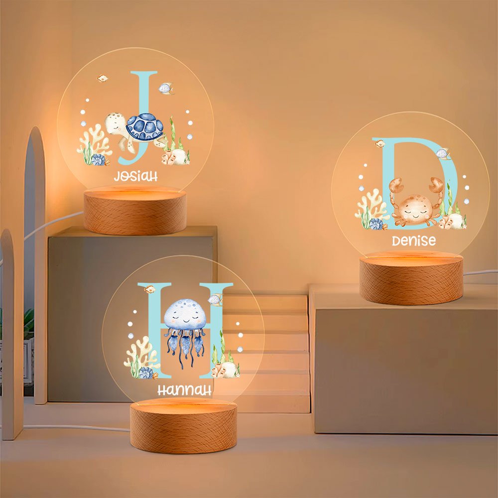 Linterna nocturna LED personalizada con iniciales de animal marino, nombre y base de madera Decoración de habitación infantil Regalo de cumpleaños Baby Shower para niños 3