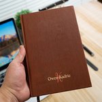 Personalisierte Classic Monogramm A5 Journal Notebook mit Namen Geburtstag Graduierung Geschenk für Absolventen Geschäftspartner