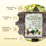 Gepersonaliseerd Retro Tuin Cartoon Karakter Verticaal Metalen Bord met Naam Tuindecor Verjaardagscadeau voor Oma Mam Tuinier Liefhebber