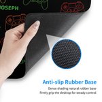 Tappetino per mouse personalizzato al neon Gamepad Design antiscivolo di grandi dimensioni con nome Accessorio per ufficio Regalo di compleanno per studenti colleghi amici