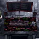 Tappetino per mouse personalizzato al neon Gamepad Design antiscivolo di grandi dimensioni con nome Accessorio per ufficio Regalo di compleanno per studenti colleghi amici