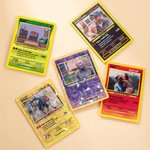 Gepersonaliseerde Foto Klassieke TCG Pokékaart met Tekst en Houten Standaard Vaderdag Valentijnsdag Verjaardagscadeau voor Koppels en Vrienden