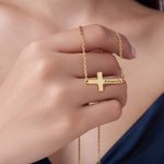 Gepersonaliseerde Kruis Halsketting met Gegraveerde Tekst Sierlijke Sieraden Verjaardag Verjaardag Doopsel 1e Communie Cadeau voor Christelijke Vrouwen