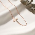 Gepersonaliseerde Kruis Halsketting met Gegraveerde Tekst Sierlijke Sieraden Verjaardag Verjaardag Doopsel 1e Communie Cadeau voor Christelijke Vrouwen