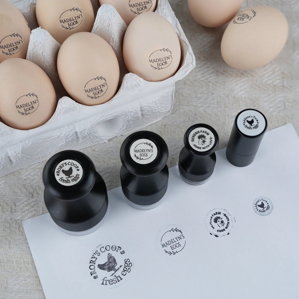 Personalisierter Eierstempel mit Hühnermotiv in Mehreren Größen Lebensmittelechte Stempelfarbe Geburtstag Geschenk für Familie Hühnerhalter Bauernhof 1