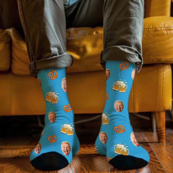 Personalisierte Bierkrüge Brezel Weiche Socken mit 1–2 Gesichtsfotos Atmungsaktiv Bier Party Oktoberfest Geschenk für Bierliebhaber Feierfreunde