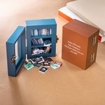 Personalisiertes Miniatur-Bücherregal Anxiety Bookshelf Schütteln Sie Ihre Angst ab mit Text 60 Mini-Büchern Deko Geburtstagsgeschenk für Bücherwürmer