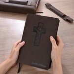 Personalisierte Kreuz Bibel Vers PU Leder Bibel Hülle Fall mit Namen und Stifthalter Geburtstag religiöse Taufe Geschenk für Christen