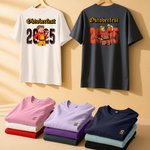 Personalisiertes Oktoberfest 2025 Cartoon-Charakter Baumwolle T-Shirt mit Biermuster-Initiale Party Geschenk für Kinder Erwachsenen Bierliebhaber