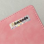 Autocollants Holographiques Personnalisés avec Motif Crayon Personnage de Dessin Animé et Nom Étiquette d’Identité Cadeau Rentrée pour Enfants Élèves