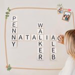 Personlig korsord scrabble pussel trä väggplatta med 1-10 namn heminredning födelsedag inflyttningspresent för familj vän