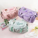 Personlig resebag i vattentåligt nylon med födelseblommor namn och axelrem perfekt födelsedagspresent
