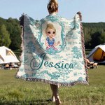 Spersonalizowany koc Toile De Jouy Cartoon Character Tassel z frędzlami z imieniem i nazwiskiem Prezent ślubny, urodzinowy, rocznicowy dla kobiet i dziewcząt