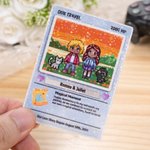 Gepersonaliseerde Schattige Pixel Paar Karakter TCG Klassieke Poke Kaart met Tekst en Houten Houder Bruiloft Valentijnsdag Verjaardagscadeau voor Paar