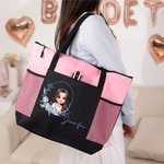 Gepersonaliseerde Geboortebloem Cartoon Karakter Tote Bag met Naam en Mesh Pockets Travel Essentials Bruiloft Verjaardag Verjaardagscadeau voor vrouwen