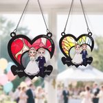 Personalisierte Cartoon Braut und Bräutigam Herzform Fenster hängenden Sonnenfänger mit Namen und Datum Home Decor Hochzeitstag Geschenk für Newlyweds