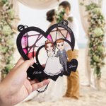 Personalisierte Cartoon Braut und Bräutigam Herzform Fenster hängenden Sonnenfänger mit Namen und Datum Home Decor Hochzeitstag Geschenk für Newlyweds