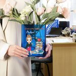 Jarrón de acrílico transparente personalizado con el libro de la estantería de texto del personaje de dibujos animados decoración de la habitación cumpleaños Día del Maestro Apreciación de regalo para