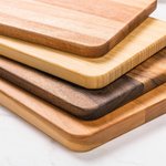 Planche à découper réversible en bois pour fromage et charcuterie avec poignée et nom Cadeau de pendaison de crémaillère pour ami(e) de la famille