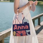 Personlig stor handväska med dansk blommönster och namntryck perfekt som års- och födelsedagspresent till kvinno