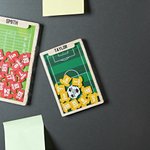 Personalisierte Basketball Fußball Fußball Fußballfeld Shaker Kühlschrankmagnet mit 1-15 Namen und Zahlen Team Club Anerkennung Geschenk für Trainer Teamkollege