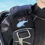 Henkilökohtainen monivärinen kirjailtu aurinkolasit Shark Scuba Diver BCD Identification Tag kanssa nimi Ocean Activities Syntymäpäivälahja sukelluksen ystäville