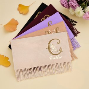 Sciarpa personalizzata morbida e calda con nome e design floreale vintage accessorio invernale regalo ideale per compleanno e anniversario per donne