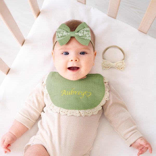Bavaglino personalizzato con nome ricamato in pizzo 100% cotone con 2 fasce con fiocco Regalo di compleanno per la festa del bebè per il neonato