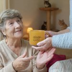 Taza de Cerámica Personalizada con 1-7 Nombres y Halos de Ángeles para los Amantes de los Gatos en su Cumpleaños, Aniversario, Adopción y Conmemoración
