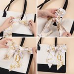 Foulard en soie Toile de Jouy rétro français personnalisé avec l'initiale Daily Party Favor Birthday Gift for Women