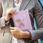 Henkilökohtainen 2026 Planner Syntymä Kukka A5 Spiral Notebook viikoittain kuukausittain suunnittelu sivut syntymäpäivä uusi vuosi lahja perheelle ystävät