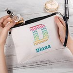 Gepersonaliseerde streep hart bloem initiaal naam draagbare make-up tas met polsband dagelijks reizen opslag verjaardagscadeau voor vrouwen