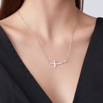 Personalisierte seitlich gebogene Kreuz Halskette mit Namen zierlichen Schmuck Geburtstag Jahrestag Kommunion Geschenk für Frauen