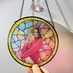 Personalisierter Sonnenfänger im Buntglas-Stil | mit Familienfoto und Text | Fensterdeko | Geburtstag Geschenk für Mama Oma