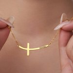 Personalisierte seitlich gebogene Kreuz Halskette mit Namen zierlichen Schmuck Geburtstag Jahrestag Kommunion Geschenk für Frauen