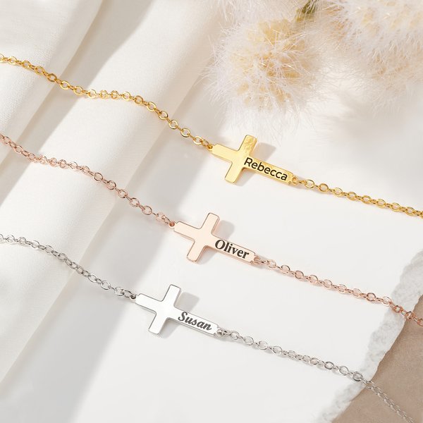 Personalisierte minimalistische Kreuz Name Armband Zierliche Schmuck Taufe Jahrestag Geburtstag Geschenk für Frauen