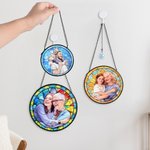 Personalisierter Sonnenfänger im Buntglas-Stil | mit Familienfoto und Text | Fensterdeko | Geburtstag Geschenk für Mama Oma