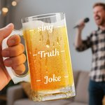 Personalisierte Faust Design lustigen Text 16,6 oz Bierglas mit Namen und Griff Cheers Herausforderung Bar Spiel Oktoberfest Geschenk für Familie Freunde Bierliebhaber