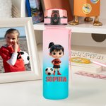 Botella de agua deportiva personalizada con nombre de personaje de fútbol de dibujos animados, tapa abatible y correa Regalo de cumpleaños para los amantes del fútbol y el gimnasio