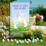 Spersonalizowana flaga ogrodowa Daisy Meadow Sky Cute Whimsical Dancing Bunnies z tekstem Wiosenny wystrój na zewnątrz Wielkanocny prezent dla rodziny, przyjaciela i miłośników ogrodów
