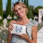 Borsa per il trucco personalizzata in lino blu a forma di farfalla con nome e cinturino da polso Regalo essenziale di matrimonio e compleanno per damigelle d'onore femminili