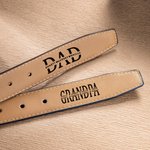 Gepersonaliseerde gegraveerde herenriem van leer met naam Vaderdag Verjaardagscadeau voor vader opa