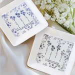 Spersonalizowana biżuteria Toile De Jouy Birth Flower Friendship Dish z imieniem na Dzień Dziękczynienia Prezent urodzinowy dla kobiet