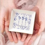 Spersonalizowana biżuteria Toile De Jouy Birth Flower Friendship Dish z imieniem na Dzień Dziękczynienia Prezent urodzinowy dla kobiet