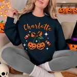 Spersonalizowana miękka koszulka z imieniem i nazwiskiem Cherry Bow Pumpkin do noszenia na co dzień Upiorny prezent na Halloween dla przyjaciela rodziny