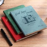 Personifierad Gud säger att du är Bibelblomma A5 Läder Resejournal Anteckningsbok med namn och initialer Födelsedag Inspirerande present till flicka Familj