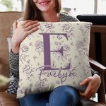 Housse de Coussin Personnalisée avec Motif Toile de Jouy Fleuri Initiale et Nom Décoration Maison Cadeau d’Anniversaire Noël pour Femme