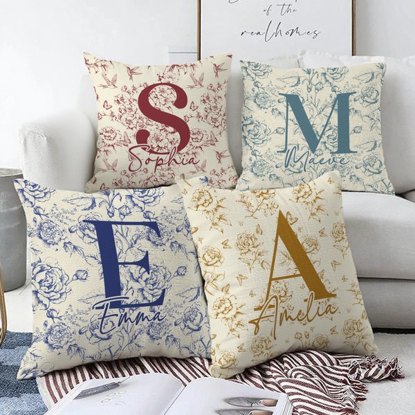 Housse de Coussin Personnalisée avec Motif Toile de Jouy Fleuri Initiale et Nom Décoration Maison Cadeau d’Anniversaire Noël pour Femme