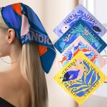 Foulard Carré en Satin Personnalisé avec Motif Art Océan Multicolore Baleine Méduse et Nom Accessoire de Voyage Fête Cadeau pour Femme