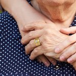 Personalizowane srebrne pierścionki warstwowe z grawerem imienia 2–7 obrączek z motywem serca biżuteria na co dzień dla niej